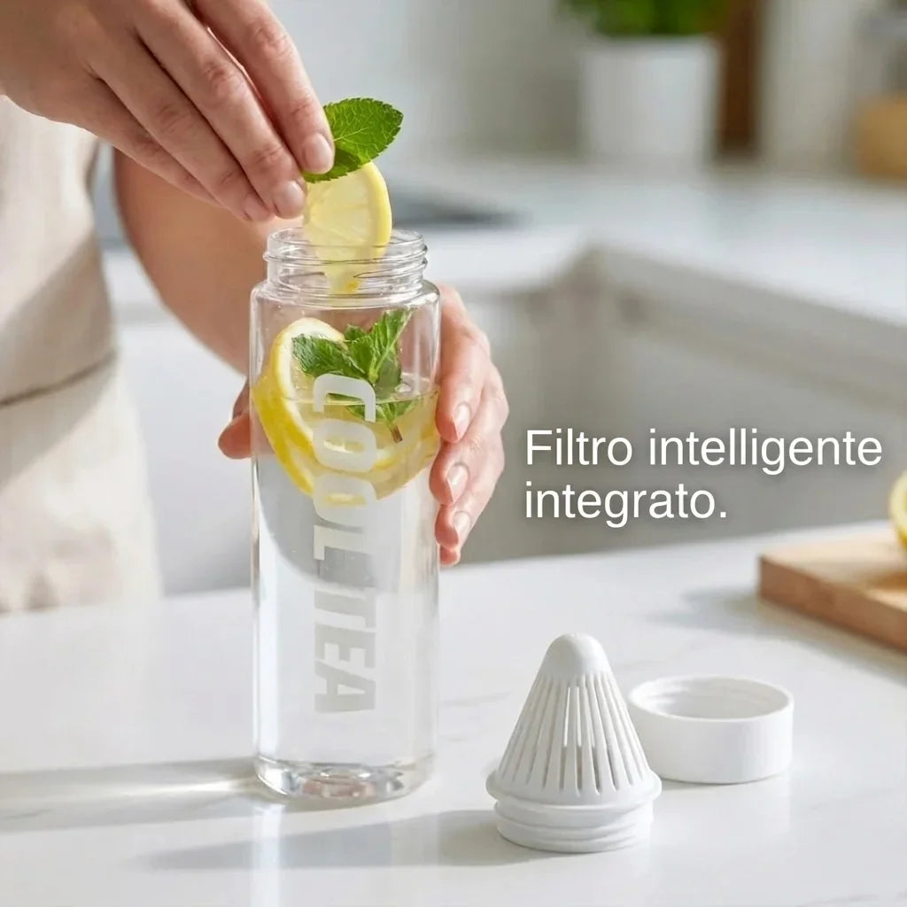 Botella portátil con filtro anti-residuos integrado.